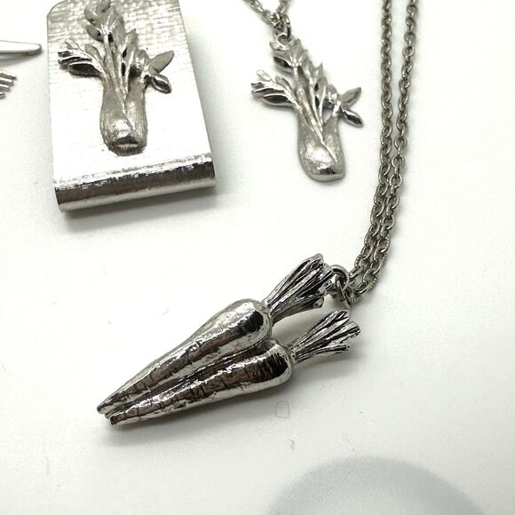 VTG Myers‑Suzio Signed Vegetable Set Necklaces Money Clip Peanut Keychain-Unisex - Picture 10 of 12